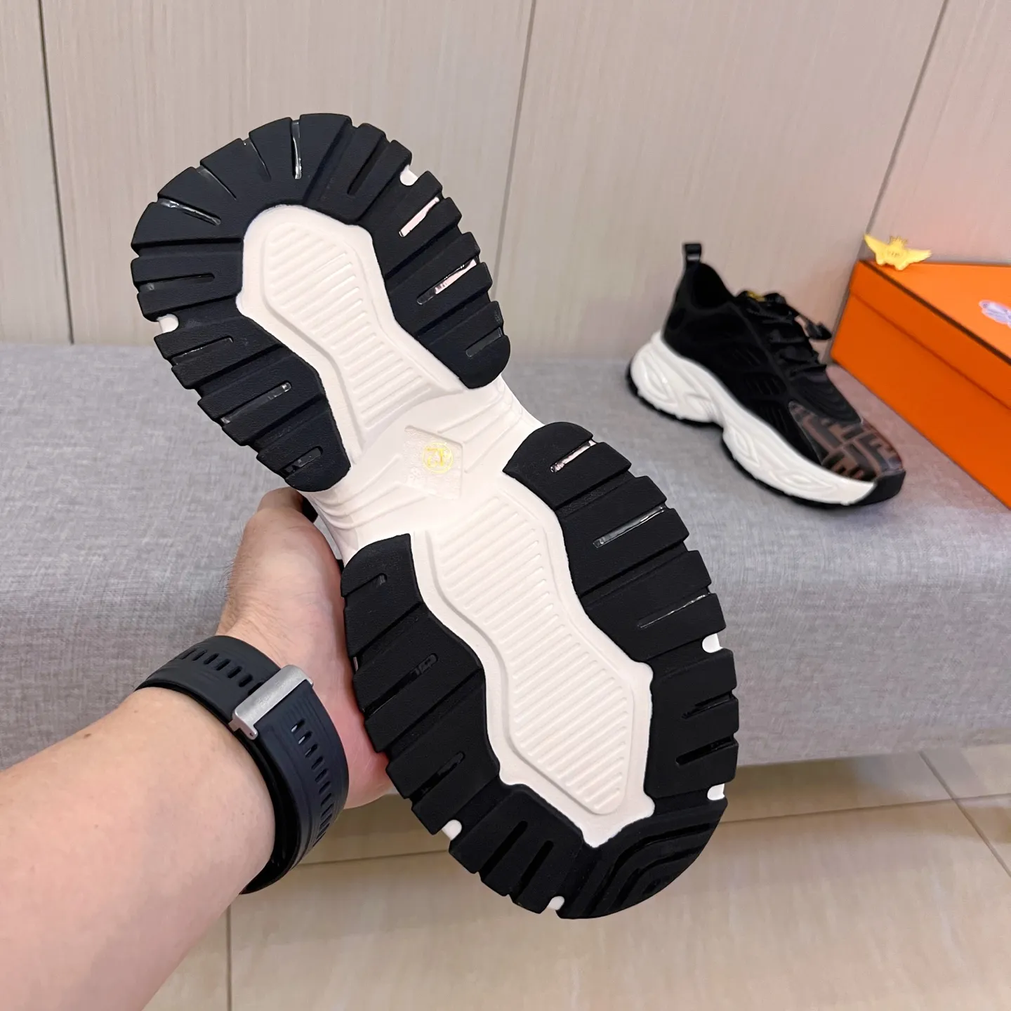 Men's shoes💰 460💰[LV]🔥Louis Vuitton, high-end men's shoes brand, official website 1:1 latest masterpiece: the upper is made of Italian imported first-layer cowhide with a comfortable and breathable lining➕original non-slip and wear-resistant outsole🔥, making walking more convenient and comfortable! An exclusive new model, a stunning work, a beautiful 1:1 replica [color] compared to the official quality! Create a fashionable personality to set off your uniqueness! A must-have for trendy men! Classic 🔥 Size: 38-44 Color: 🔥 2 colors available 🔥.